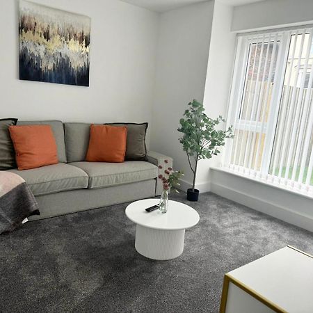 Spacious 4-Bed Semi-Detached Home With Garden 利物浦 外观 照片