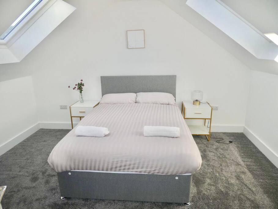 Spacious 4-Bed Semi-Detached Home With Garden 利物浦 外观 照片