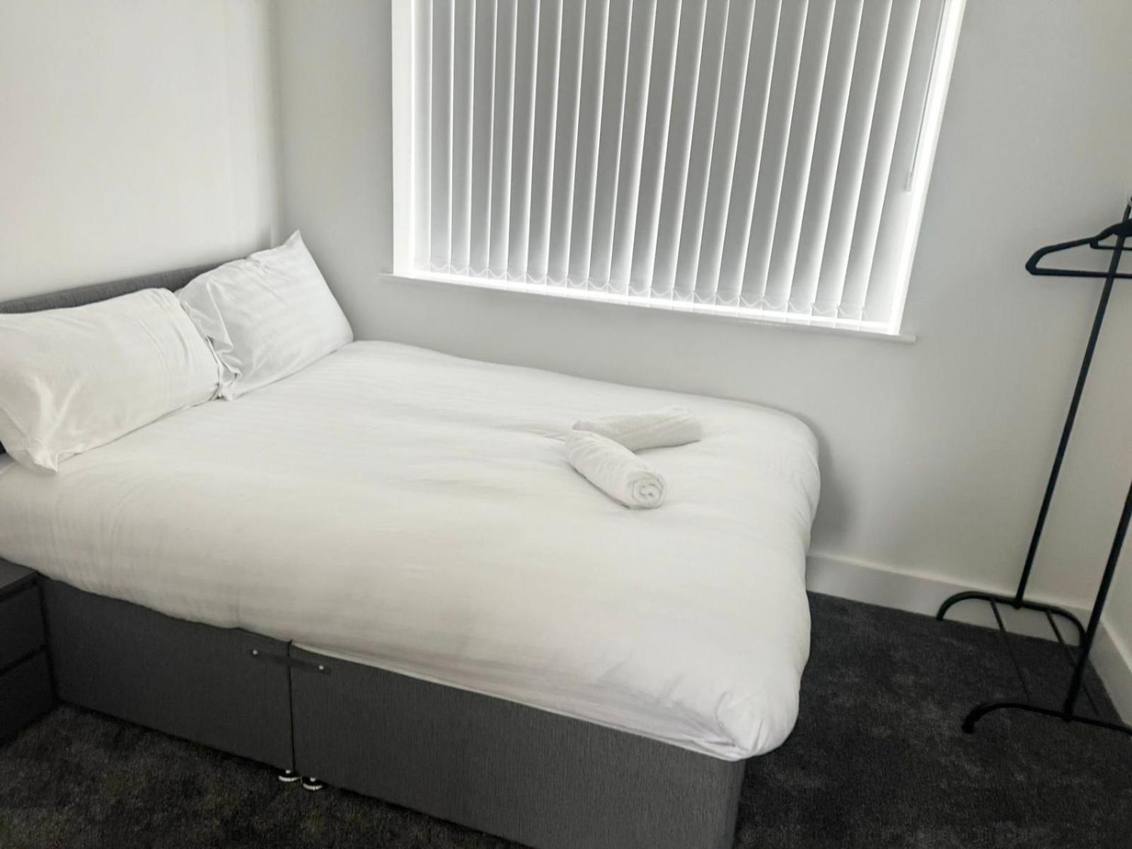 Spacious 4-Bed Semi-Detached Home With Garden 利物浦 外观 照片