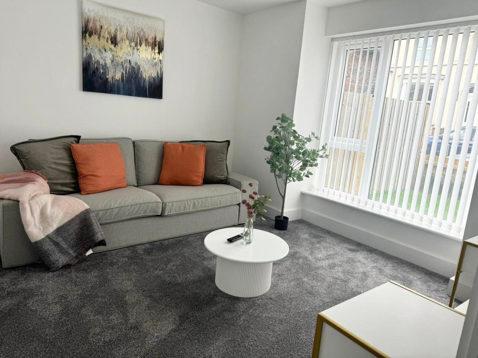 Spacious 4-Bed Semi-Detached Home With Garden 利物浦 外观 照片