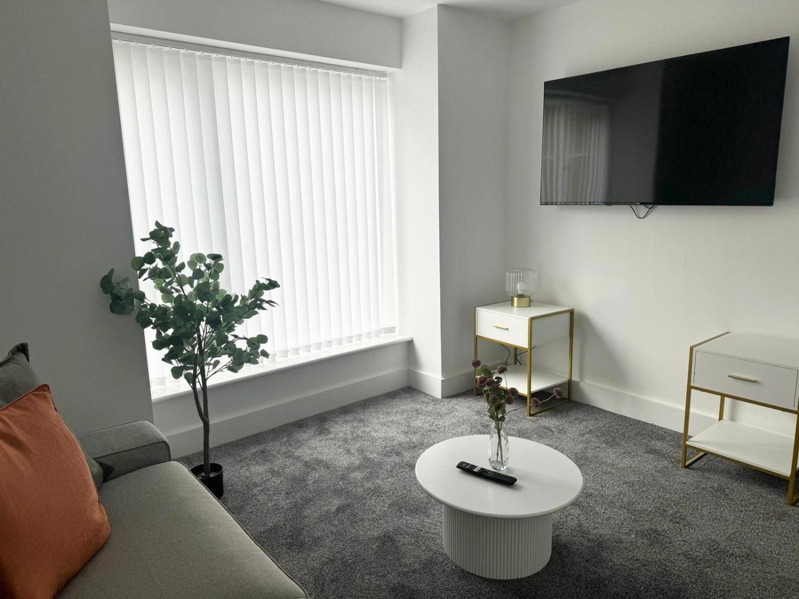 Spacious 4-Bed Semi-Detached Home With Garden 利物浦 外观 照片